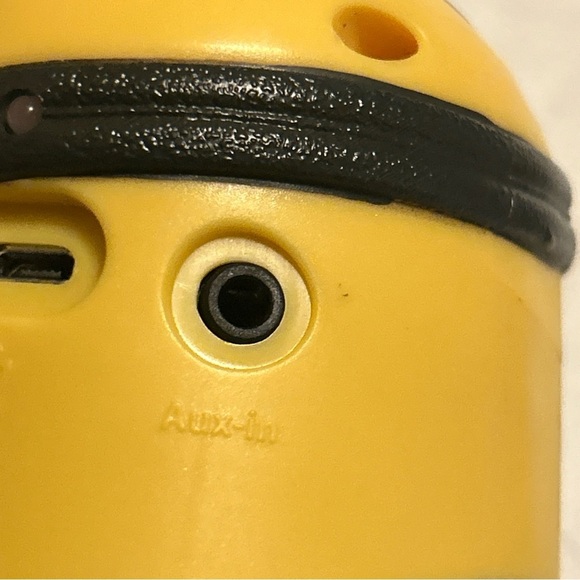 DESPICABLE ME Rechargable Bluetooth Wireless Speaker Tested Preowned minion - Picture 10 of 13